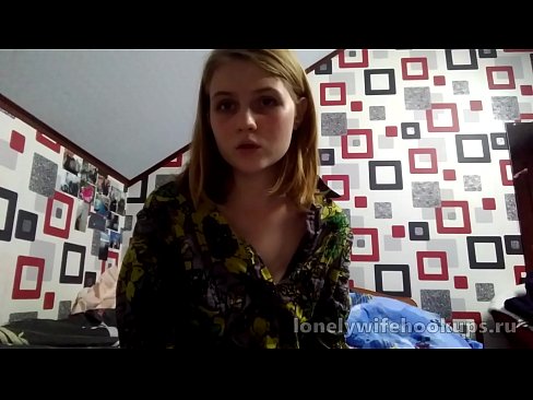 ❤️ Wophunzira wachinyamata wa blonde waku Russia amakonda matayala akulu. Kanema wolaula pa ife ❌